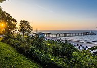 Seebrücke und Rettungsturm von Koserow, Seebrücke und Rettungsturm bei Sonnenuntergang im Ostseebad Koserow.