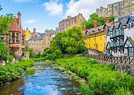 Edinburgh, Malerische Ansicht von Edinburghs Dean Village am Fluss.