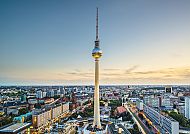 Berlin, Berliner Fernsehturm bei Sonnenuntergang, Glanzlichter des Nordens.