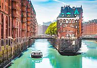 Hamburg, Speicherstadt Hamburg: Historische Architektur und malerische Kanäle.
