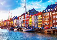 Kopenhagen, Nyhavn-Steg, Bunte Häuser am Nyhavn-Steg in Kopenhagen, Ostseezauber., Bunte Häuser und Boote am Nyhavn-Steg in Kopenhagen.