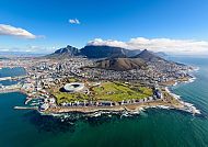 Kapstadt, Kapstadt mit Tafelberg und Stadion, Südafrika aus der Luftansicht., Kapstadt mit Tafelberg und Stadion, Südafrika-Panorama.