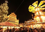 Augsburger Christkindlesmarkt mit Engeles-Pyramide,