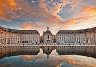 Bordeaux, Place de la Bourse in Bordeaux bei Sonnenuntergang., Place de la Bourse in Bordeaux bei Sonnenuntergang.