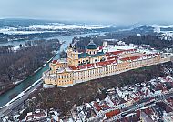 Stift Melk, Stift Melk im Winter, beeindruckende Barockarchitektur an der Donau., Stift Melk im Winter, beeindruckende Klosterlandschaft an der Donau.