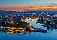 Abendstimmung in Koblenz mit Blick auf das Deutsche Eck.