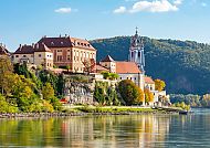 Dürnstein, Dürnstein an der Donau, malerische Kulisse in herbstlichen Farben.