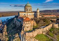 Basilika Esztergom, Basilika Esztergom, majestätisch über der Donau bei Sonnenuntergang.