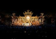 Turandot in der Arena di Verona, Oper Turandot in der Arena di Verona, prachtvolle Bühnenkulisse., Opernaufführung von Turandot in der Arena di Verona.