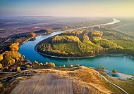 Donaudelta, Donaudelta im goldenen Herbstlicht, malerische Flusslandschaft.