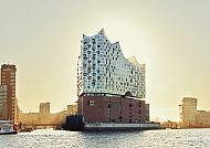 Elbphilharmonie, Elbphilharmonie im goldenen Abendlicht.