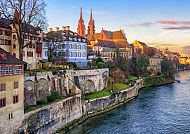 Basel, Basel am Rhein mit Münster im Abendlicht, Rheinromantik 2027.