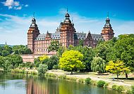 Schloss Johannisburg in Aschaffenburg am Mainufer.