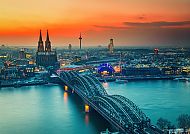Kölner Dom und Rhein bei Sonnenuntergang, Rheinromantik pur