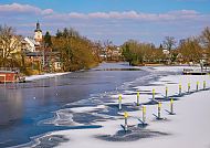 Winterstimmung auf der Havel, Winterliche Idylle an der vereisten Havel im Advent., Winterliche Havel mit vereistem Fluss und malerischer Uferlandschaft.