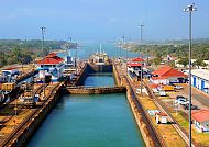 Panamakanal: beeindruckende Ingenieurskunst und malerische Landschaft.
