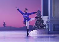 Der Nussknacker in der Oper Leipzig, Der Nussknacker: Eleganter Tanz in der Oper Leipzig., Balletttänzer in 