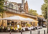 savignyplatz, Gemütliches Café am Savignyplatz in Berlin., Gemütliches Café am Savignyplatz in Berlin bei Sonnenschein.