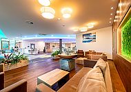 SiebenQuell, Lobby, Moderne Lobby im Siebenquell® GesundZeitResort mit gemütlichem Ambiente.