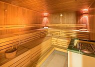SPA Finische Sauna, Entspannte Atmosphäre in der finnischen Sauna des Castanea Resorts.