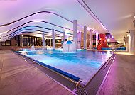 Innenpool, Moderner Innenpool im Radisson Blu Resort Swinemünde.