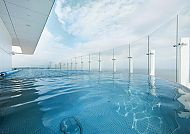 Infinitypool, Infinitypool im Radisson Blu Resort Swinemünde mit Meerblick.