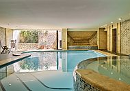 Hotel Santana Indoorpool, Eleganter Indoorpool im Hotel Santana / AX Odycy.