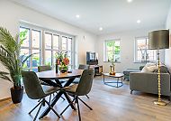 , Modernes Wohnzimmer im Feerjenkoje, Apartmentauswahl in Greetsiel., Modernes Wohnzimmer im Feerjenkoje, Apartmentauswahl in Greetsiel.