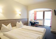 Hotel Das Ebertor, Zimmerbeispiel, Helles, einladendes Hotelzimmer im Hotel DAS Ebertor.