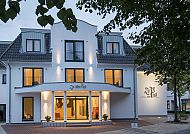 Hotel Zur alten Post, Außenansicht, Hotel Zur Alten Post, stilvolle Außenansicht bei Abenddämmerung.