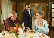 Elegantes Abendessen im Britannia Club der Queen Mary 2.