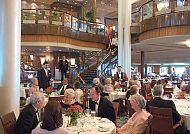 Elegantes Abendessen im BRITANNIA Restaurant auf der QUEEN MARY 2.